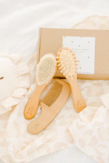 Set brosse et peigne bois pour bébé MES PREMIERES MECHES