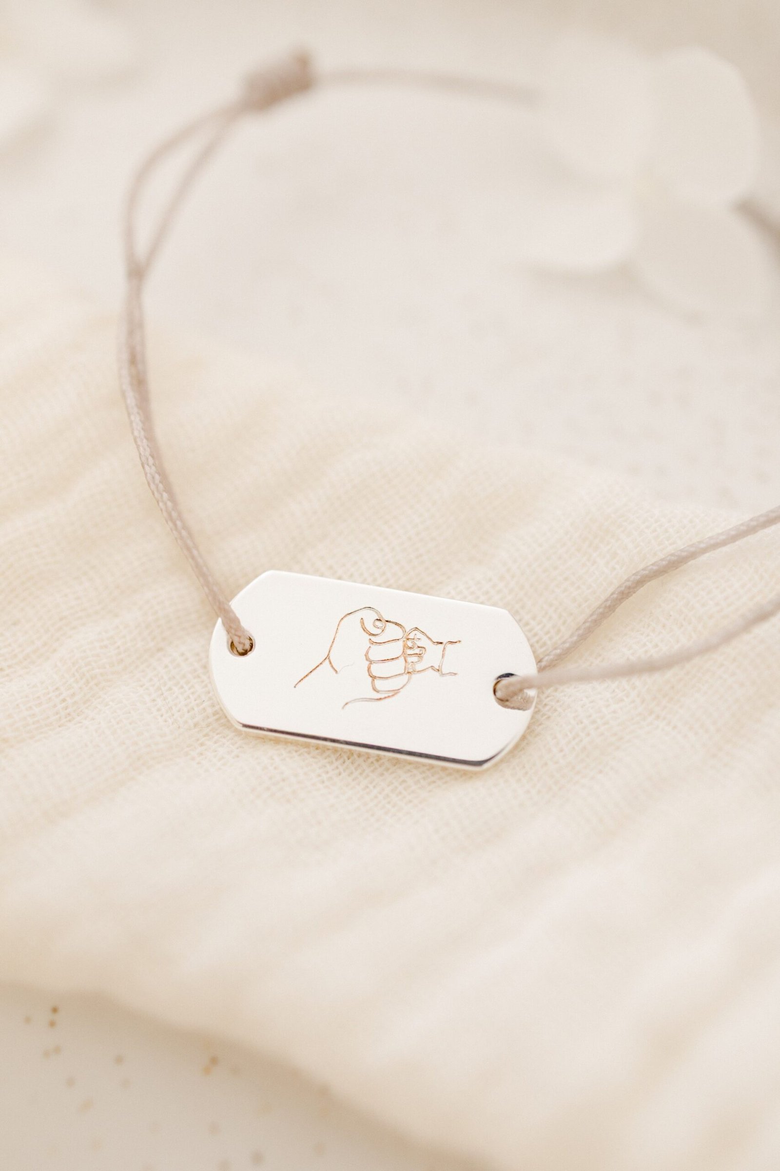 Bracelet papa personnalisé rectangulaire cordon ajustable argent gravé MAIN DANS LA MAIN