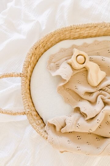 Grande couverture bébé tricotée taupe 100% coton BIENVENUE AU MONDE